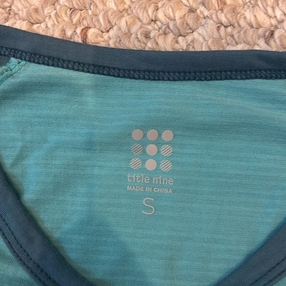 Title Nine cropped tee - Picture 3 of 3